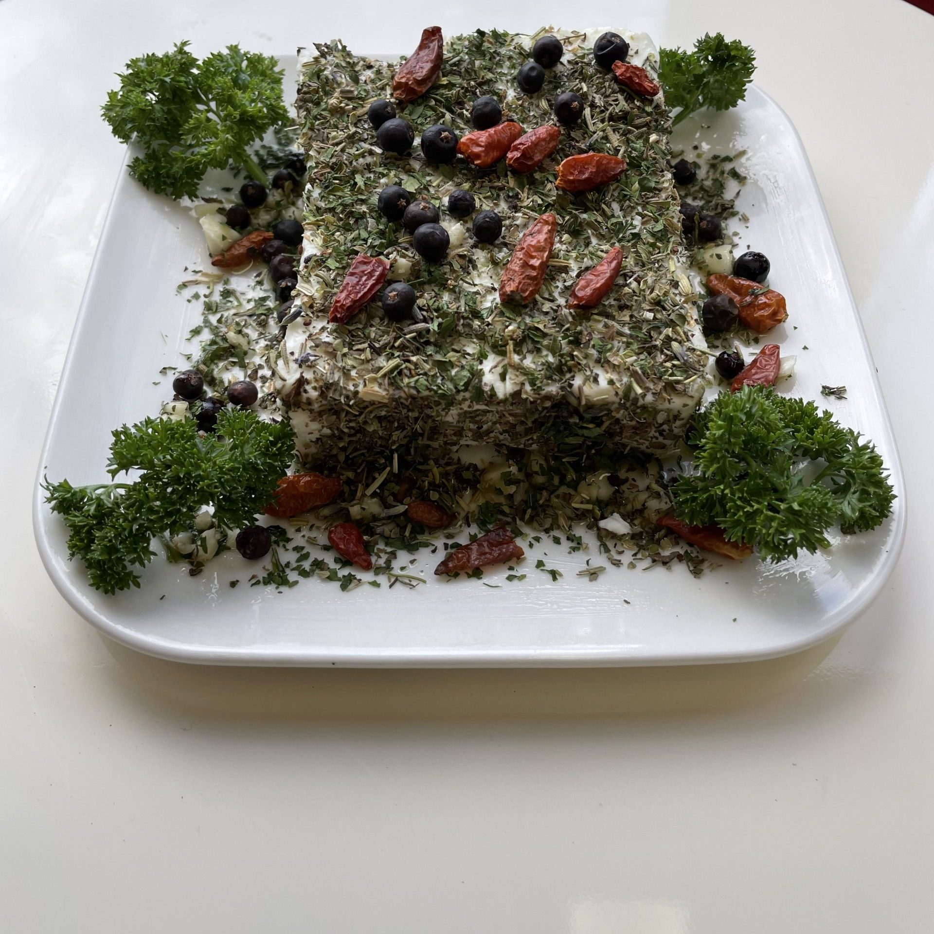 Griechsche Schafskäse ohne Knoblauch in Kräuter marinade