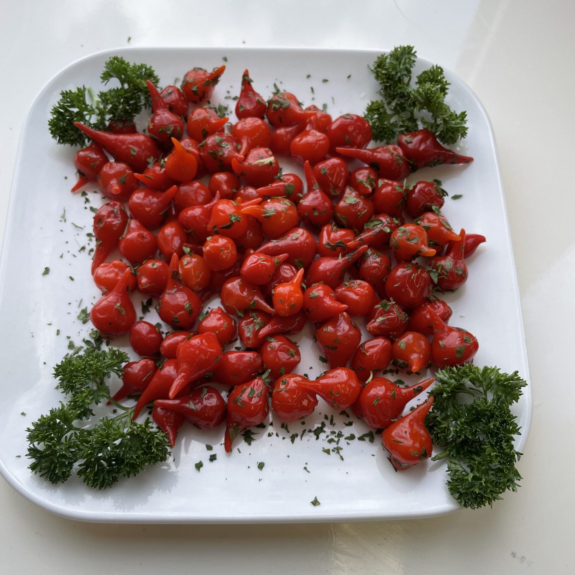 Pepper Drops Rote süse Paprika in Kräuter